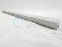 為什么線條燈硅膠燈罩?jǐn)D出時要噴油？